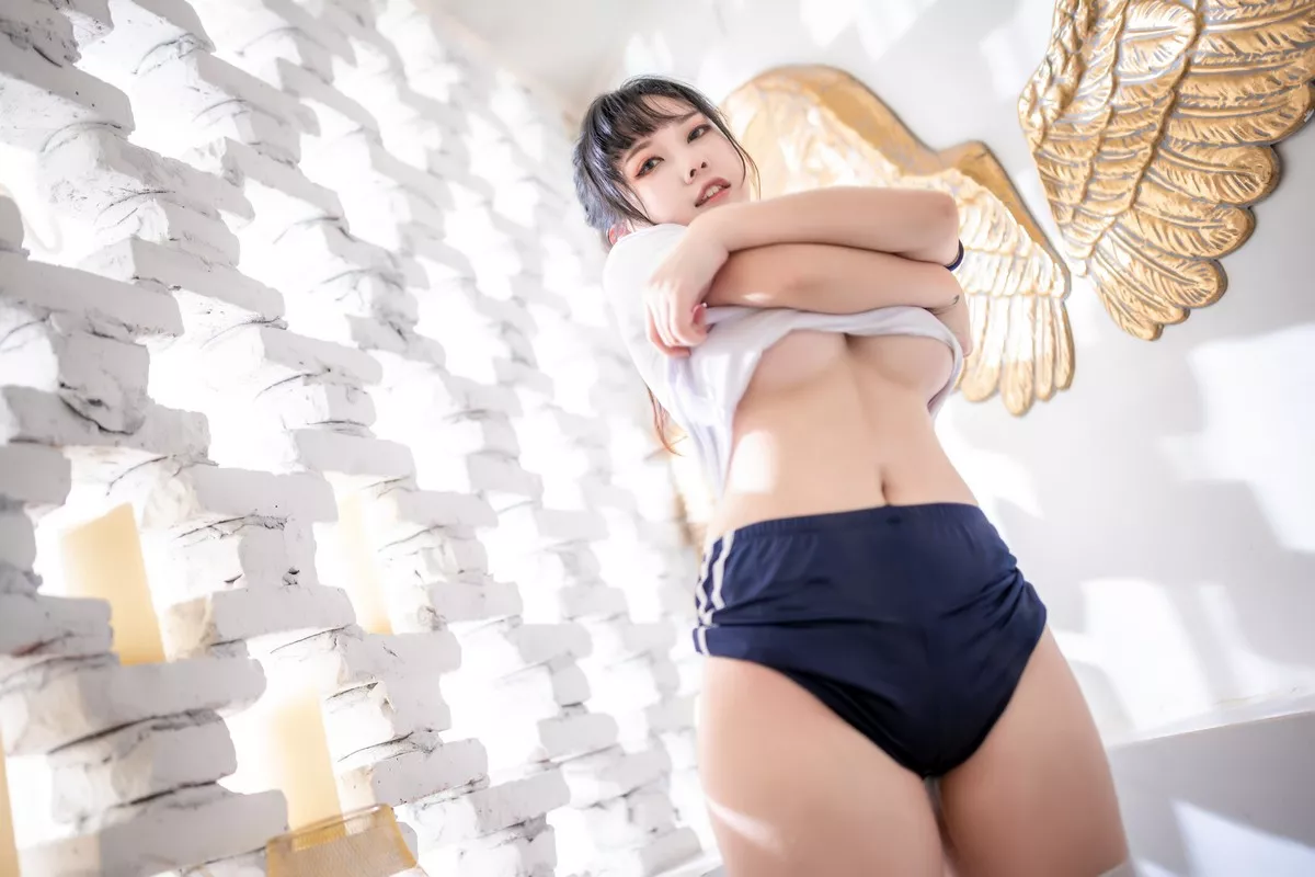 Coser美女奇行家狗崽浴场的体操服主题私房浴室紧身运动服秀丰满身材诱惑写真48P