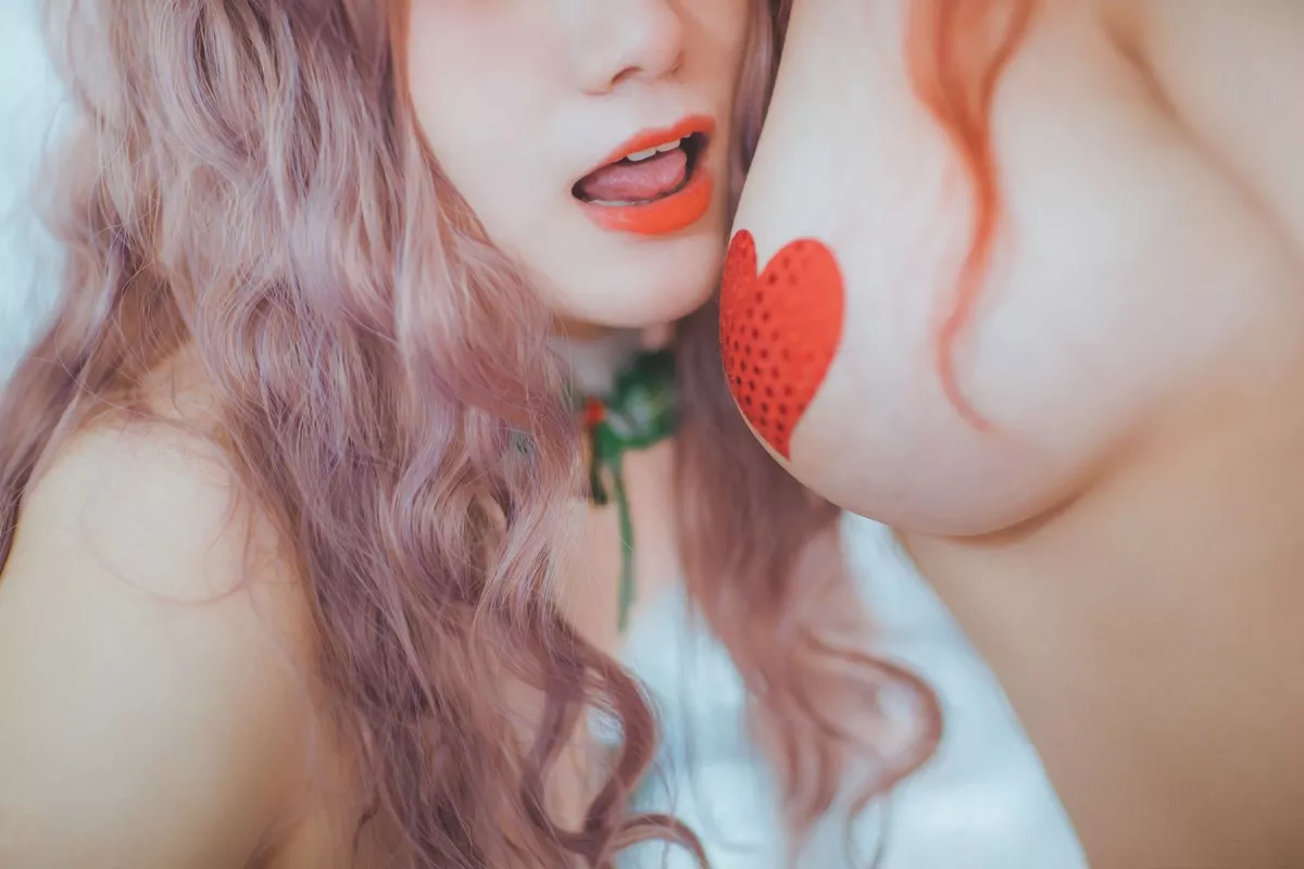 微博红人甜糖大魔王双人圣诞麋鹿主题性感姐妹花私房情趣服饰露豪乳诱惑写真60P