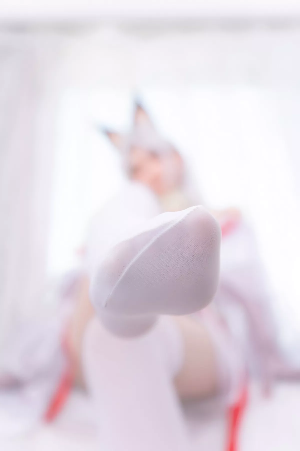 萝莉美女神楽坂真冬白丝胡桃主题私房性感狐狸装扮白丝袜秀美腿玉足性感写真75P