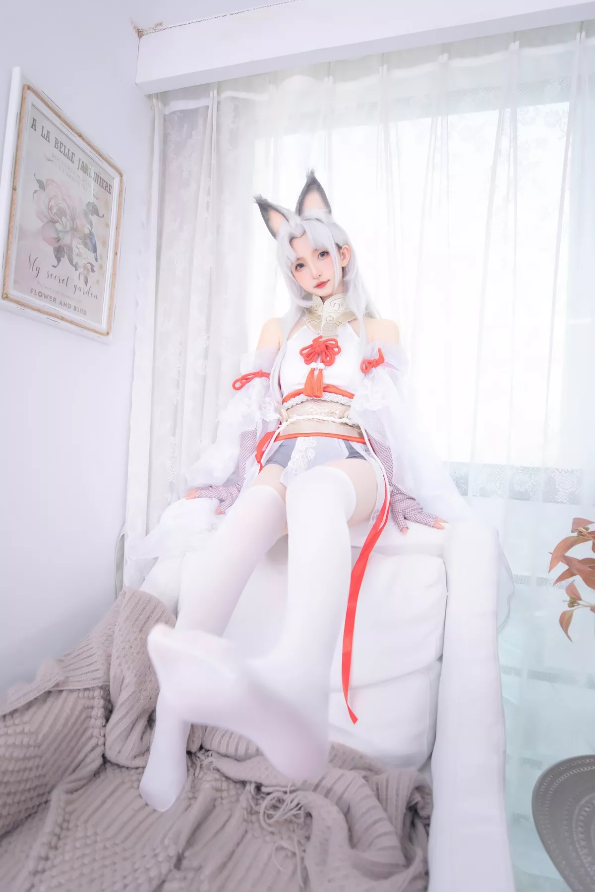萝莉美女神楽坂真冬白丝胡桃主题私房性感狐狸装扮白丝袜秀美腿玉足性感写真75P