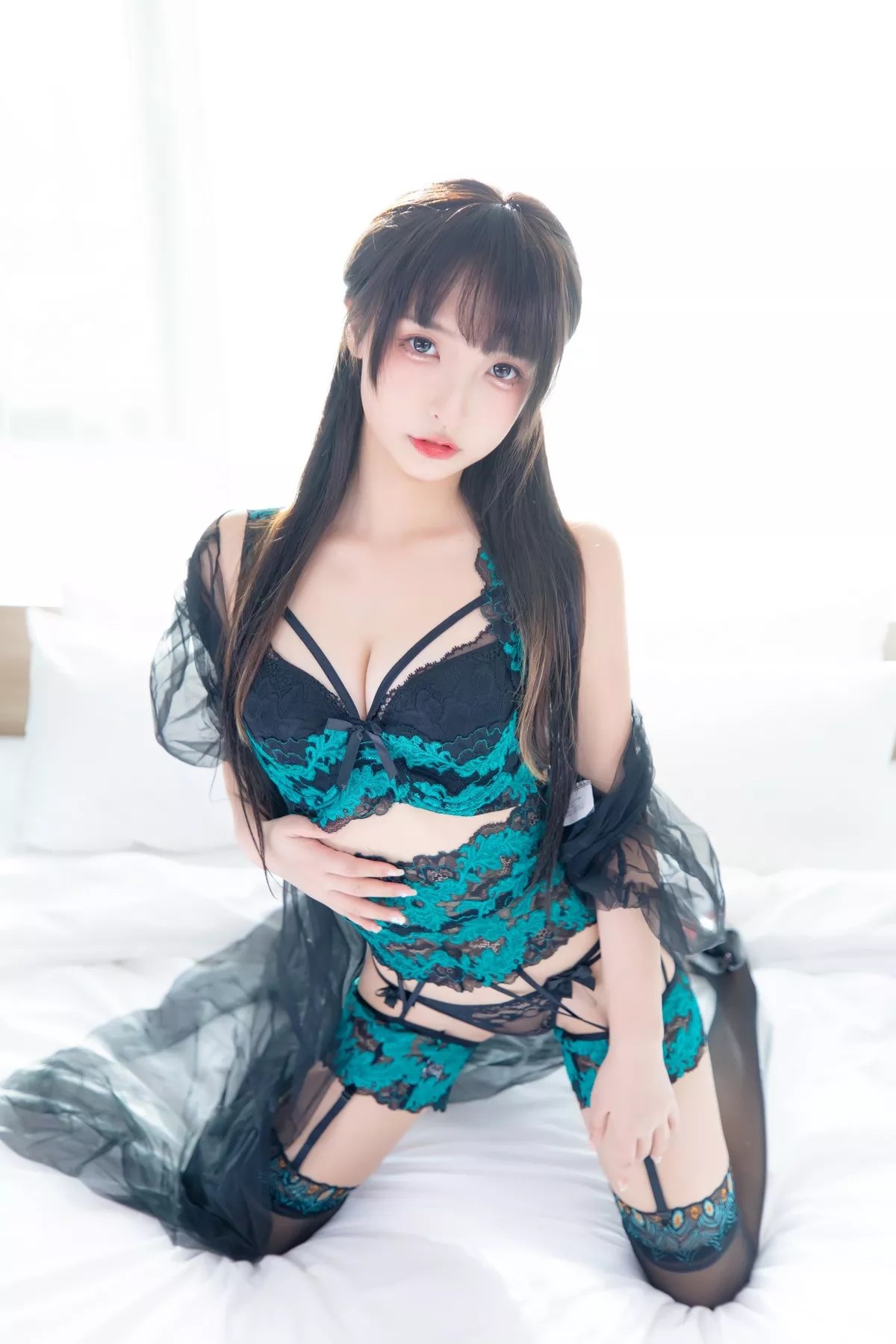 萝莉美女神楽坂真冬绿野仙踪主题私房性感黑夹绿缕空服饰配蕾丝吊袜诱惑写真75P