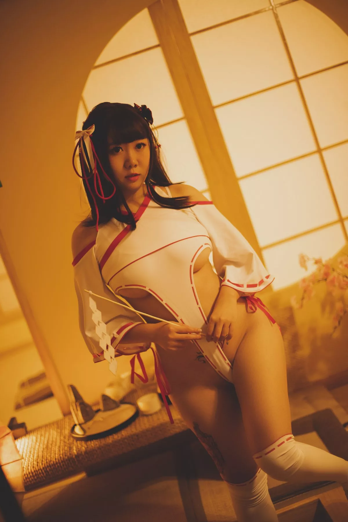 微博红人甜糖大魔王妈妈子巫女主题私房日系服饰高叉连体衣秀翘臀美腿诱惑写真33P