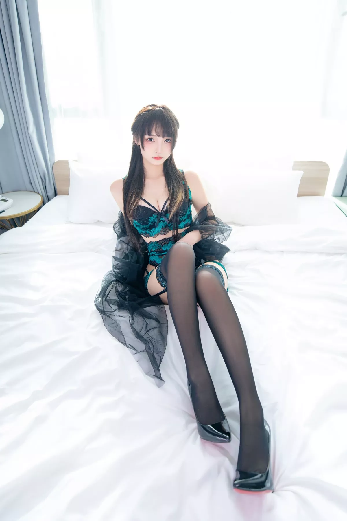 萝莉美女神楽坂真冬绿野仙踪主题私房性感黑夹绿缕空服饰配蕾丝吊袜诱惑写真75P