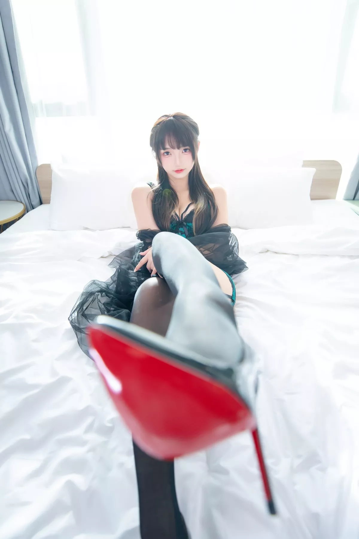 萝莉美女神楽坂真冬绿野仙踪主题私房性感黑夹绿缕空服饰配蕾丝吊袜诱惑写真75P
