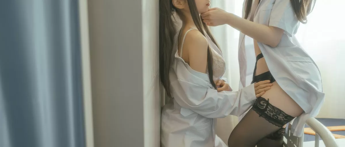 动漫博主蠢沫沫下班后主题私房性感姐妹花黑白蕾丝袜系列秀惹火身材诱惑写真143P