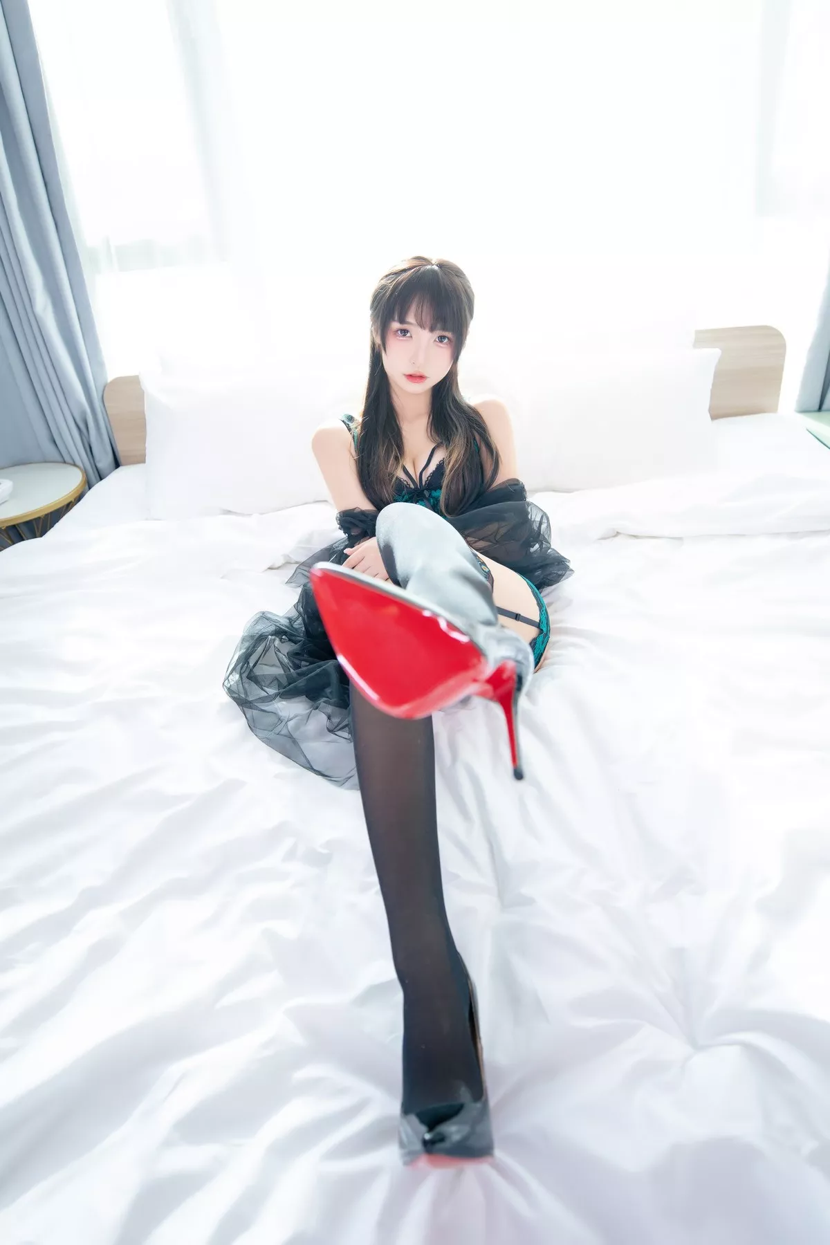 萝莉美女神楽坂真冬绿野仙踪主题私房性感黑夹绿缕空服饰配蕾丝吊袜诱惑写真75P