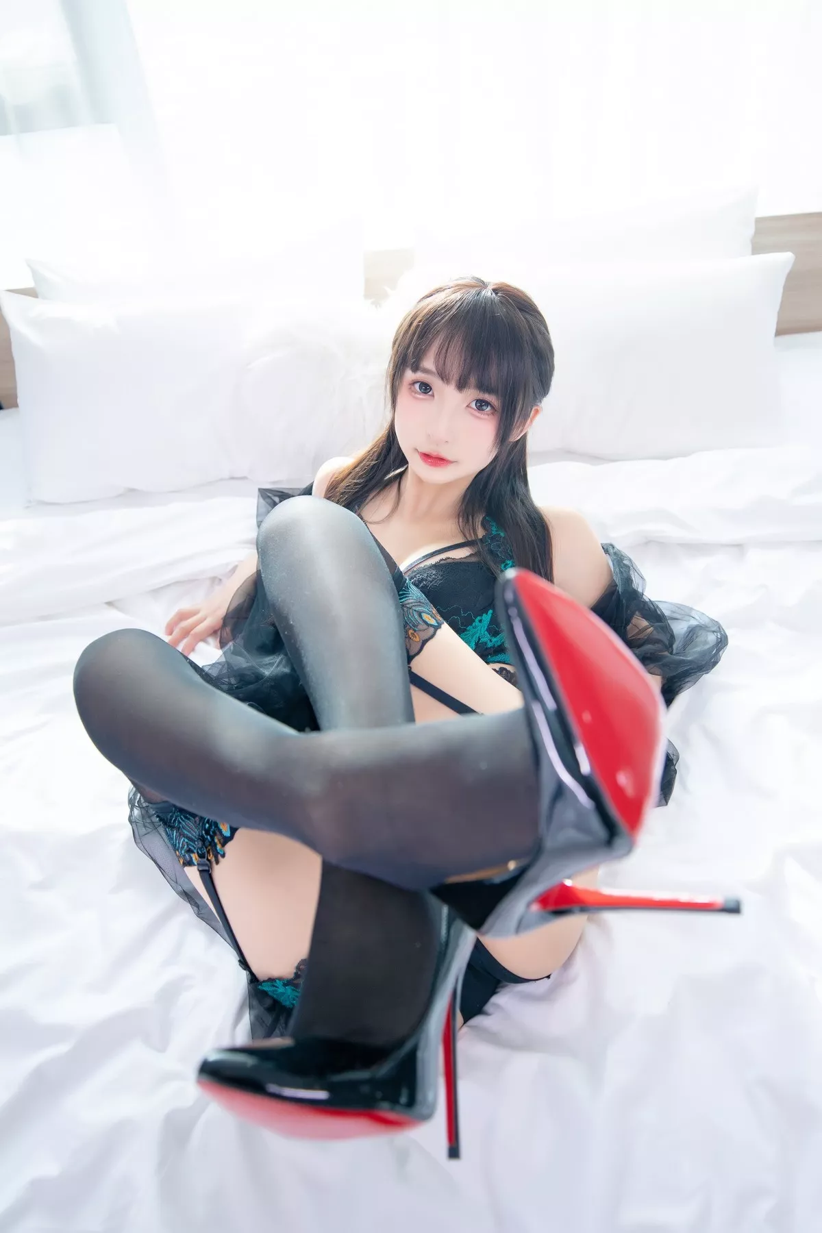 萝莉美女神楽坂真冬绿野仙踪主题私房性感黑夹绿缕空服饰配蕾丝吊袜诱惑写真75P