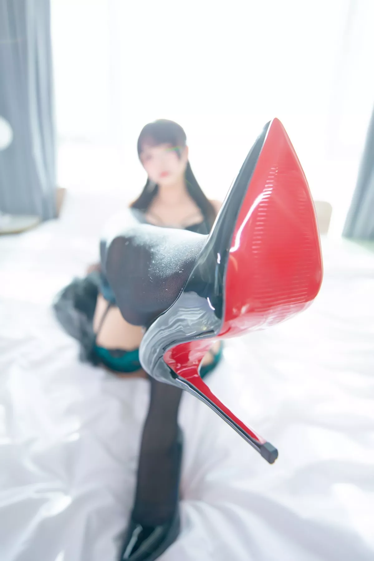 萝莉美女神楽坂真冬绿野仙踪主题私房性感黑夹绿缕空服饰配蕾丝吊袜诱惑写真75P