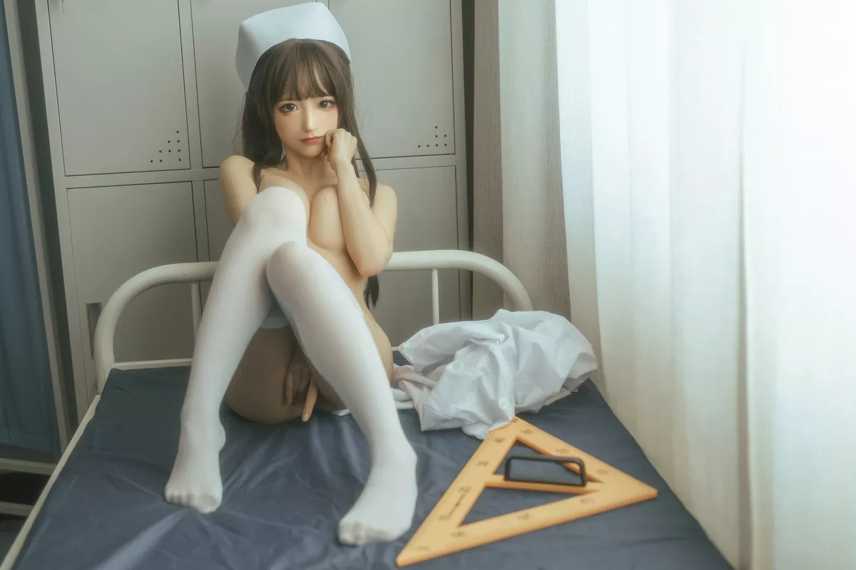动漫博主蠢沫沫下班后主题私房性感姐妹花黑白蕾丝袜系列秀惹火身材诱惑写真143P