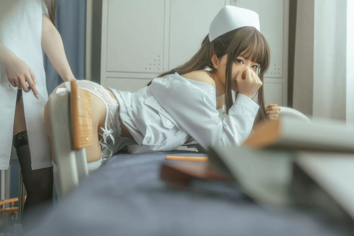 动漫博主蠢沫沫下班后主题私房性感姐妹花黑白蕾丝袜系列秀惹火身材诱惑写真143P