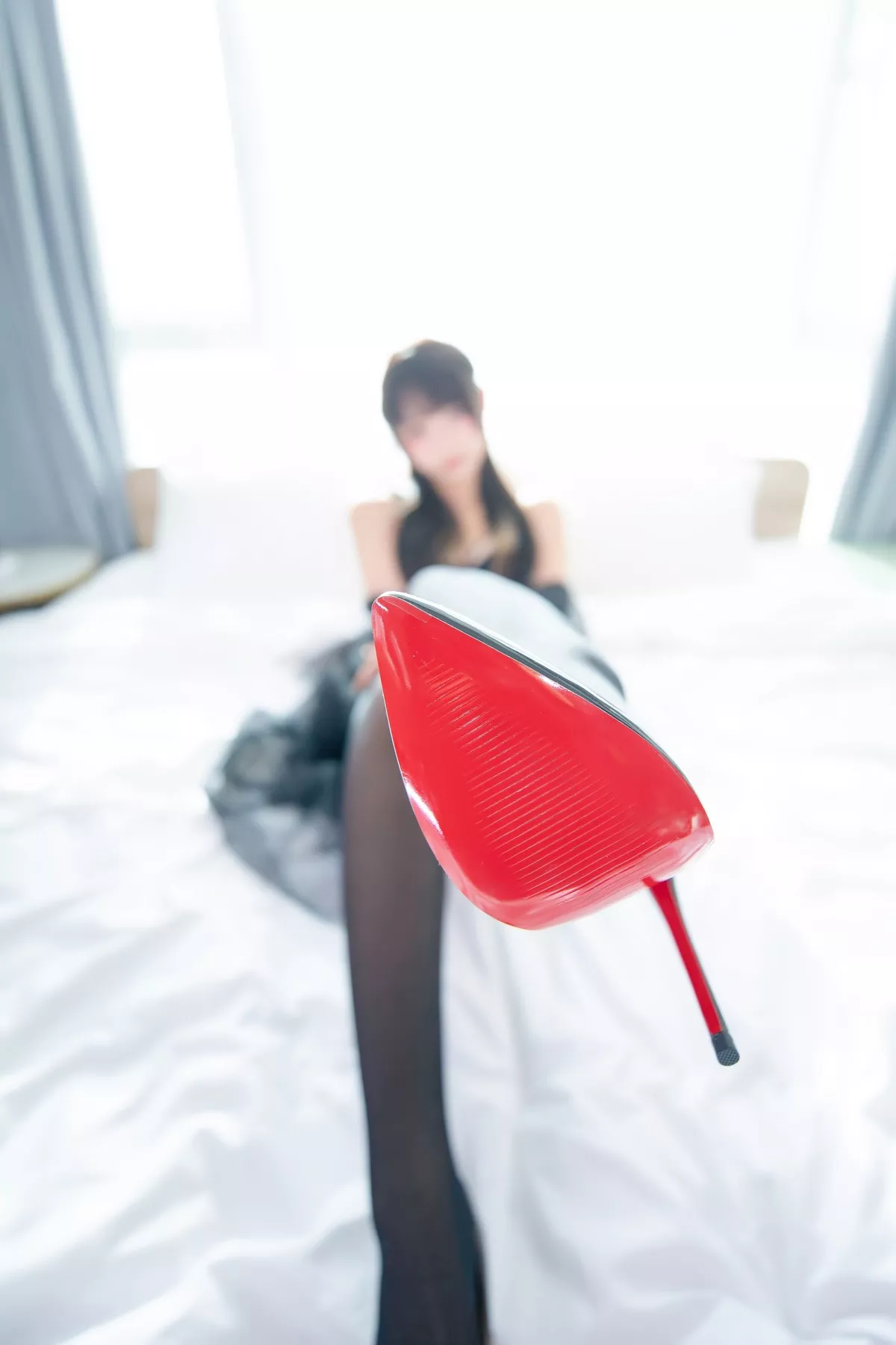 萝莉美女神楽坂真冬绿野仙踪主题私房性感黑夹绿缕空服饰配蕾丝吊袜诱惑写真75P