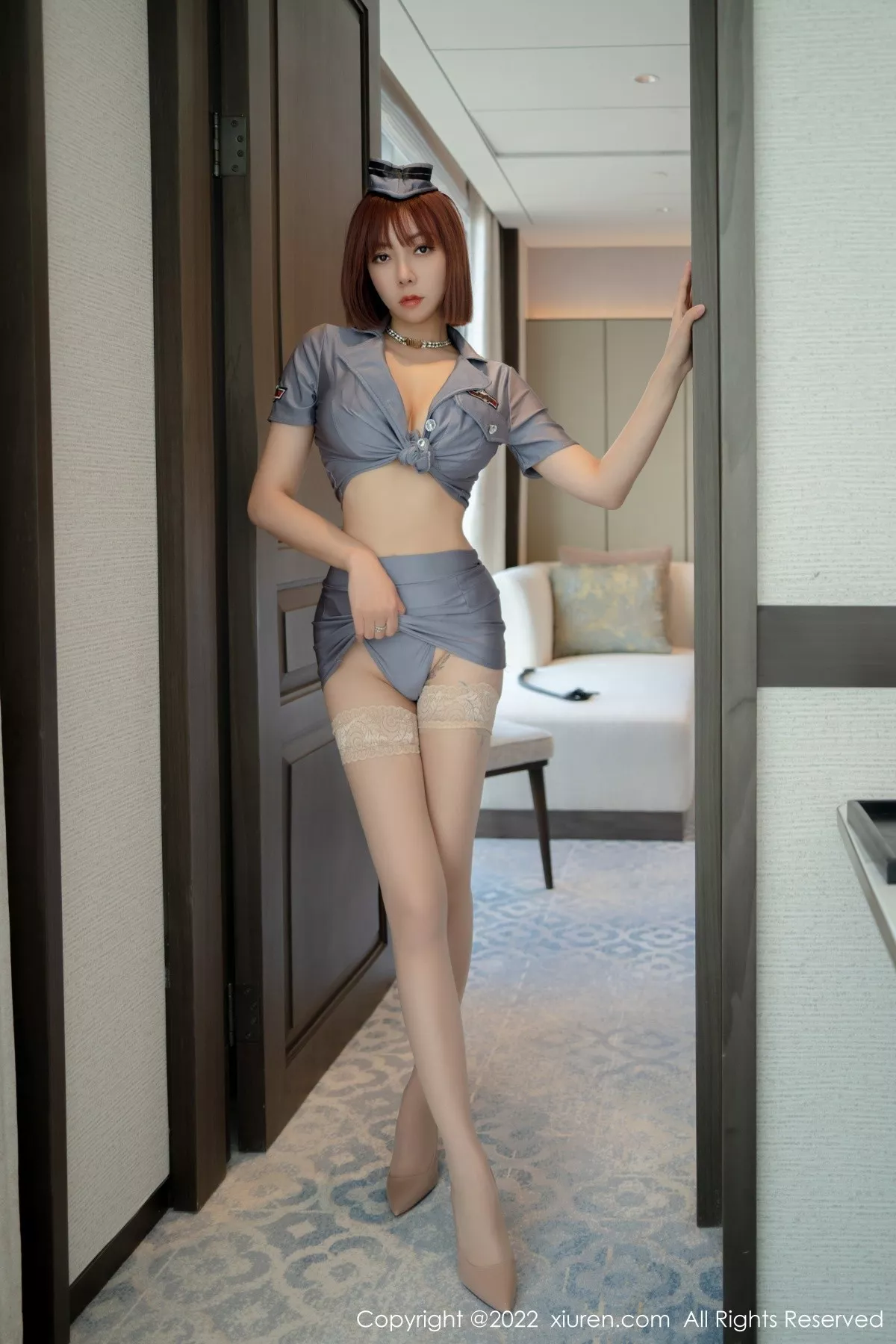 XiuRen第4990期_御姐果儿Victoria西双版纳旅拍性感灰色制服秀凹凸身材诱惑写真45P