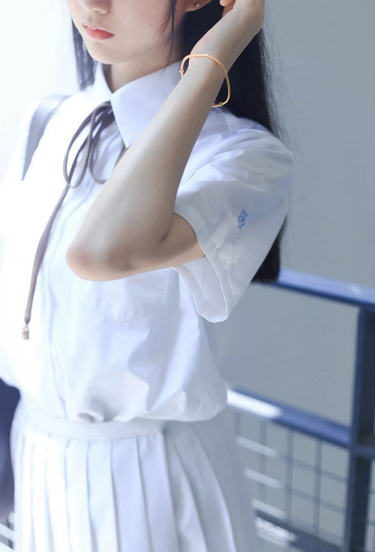 萌系小姐姐木绵绵OwO白裙JK主题户外性感白色短T配百褶裙秀美腿迷人写真35P