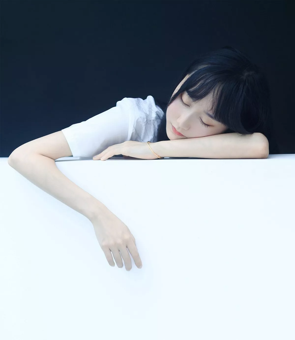 萌系小姐姐木绵绵OwO白裙JK主题户外性感白色短T配百褶裙秀美腿迷人写真35P