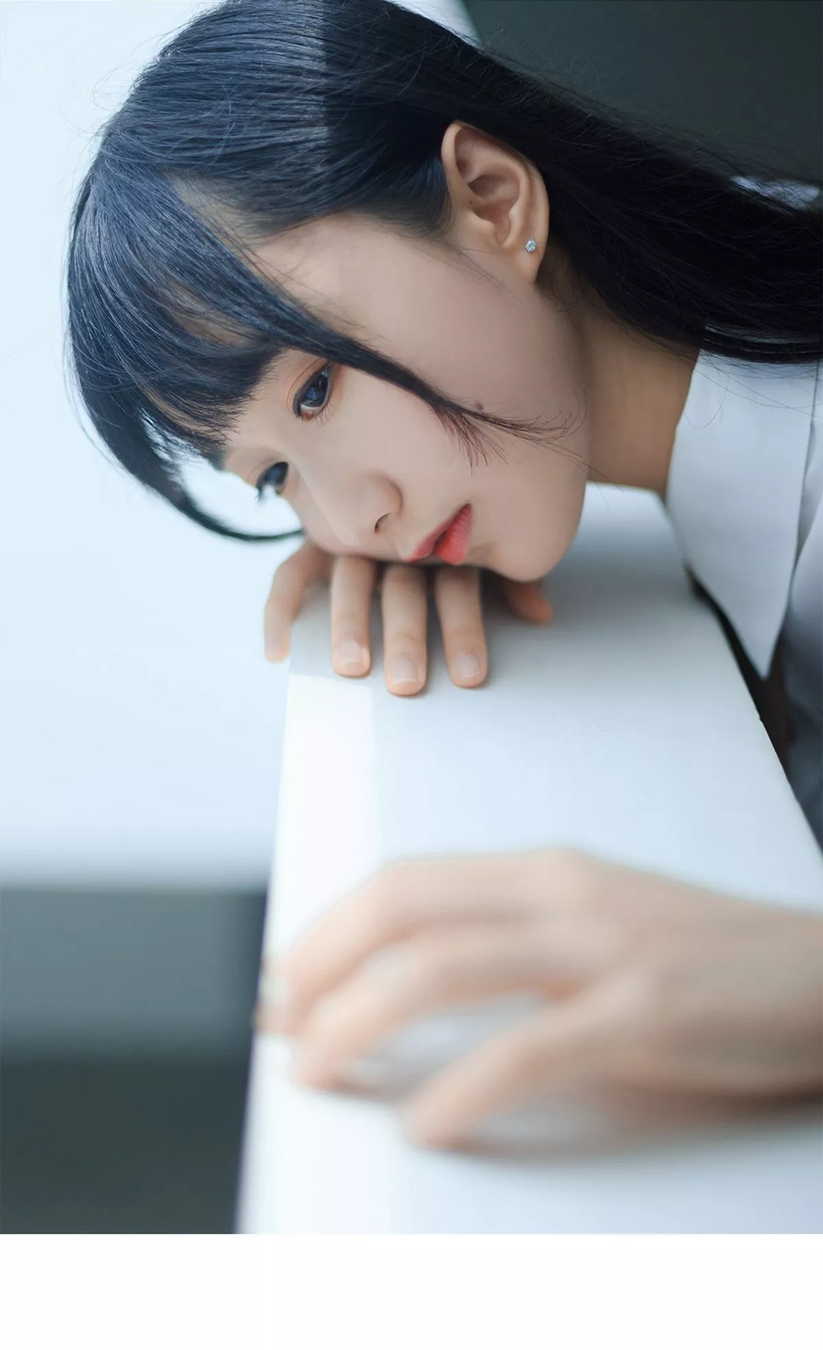 萌系小姐姐木绵绵OwO白裙JK主题户外性感白色短T配百褶裙秀美腿迷人写真35P