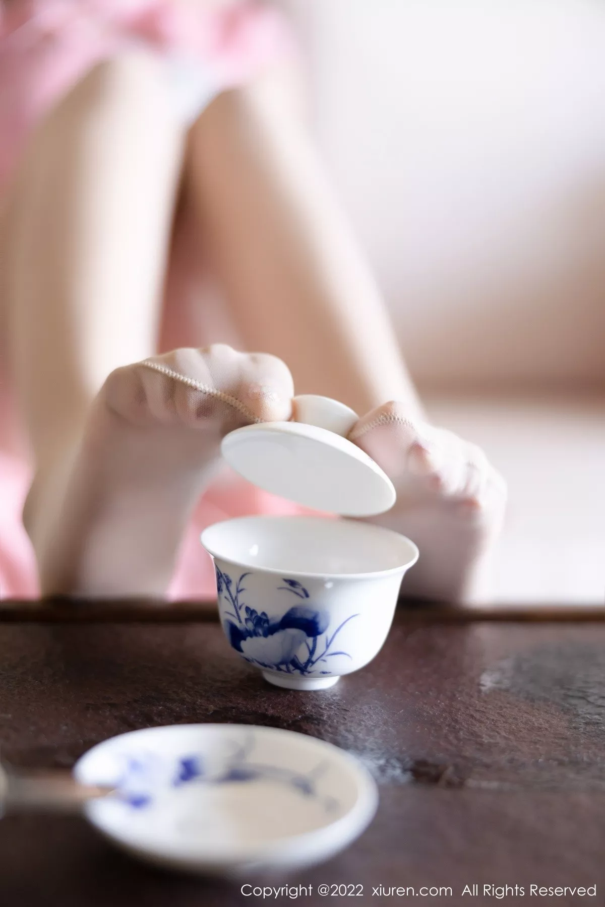 XiuRen第5007期_女神王馨瑶yanni厦门旅拍脱粉红旗袍露性感内衣超薄肉丝诱惑写真85P