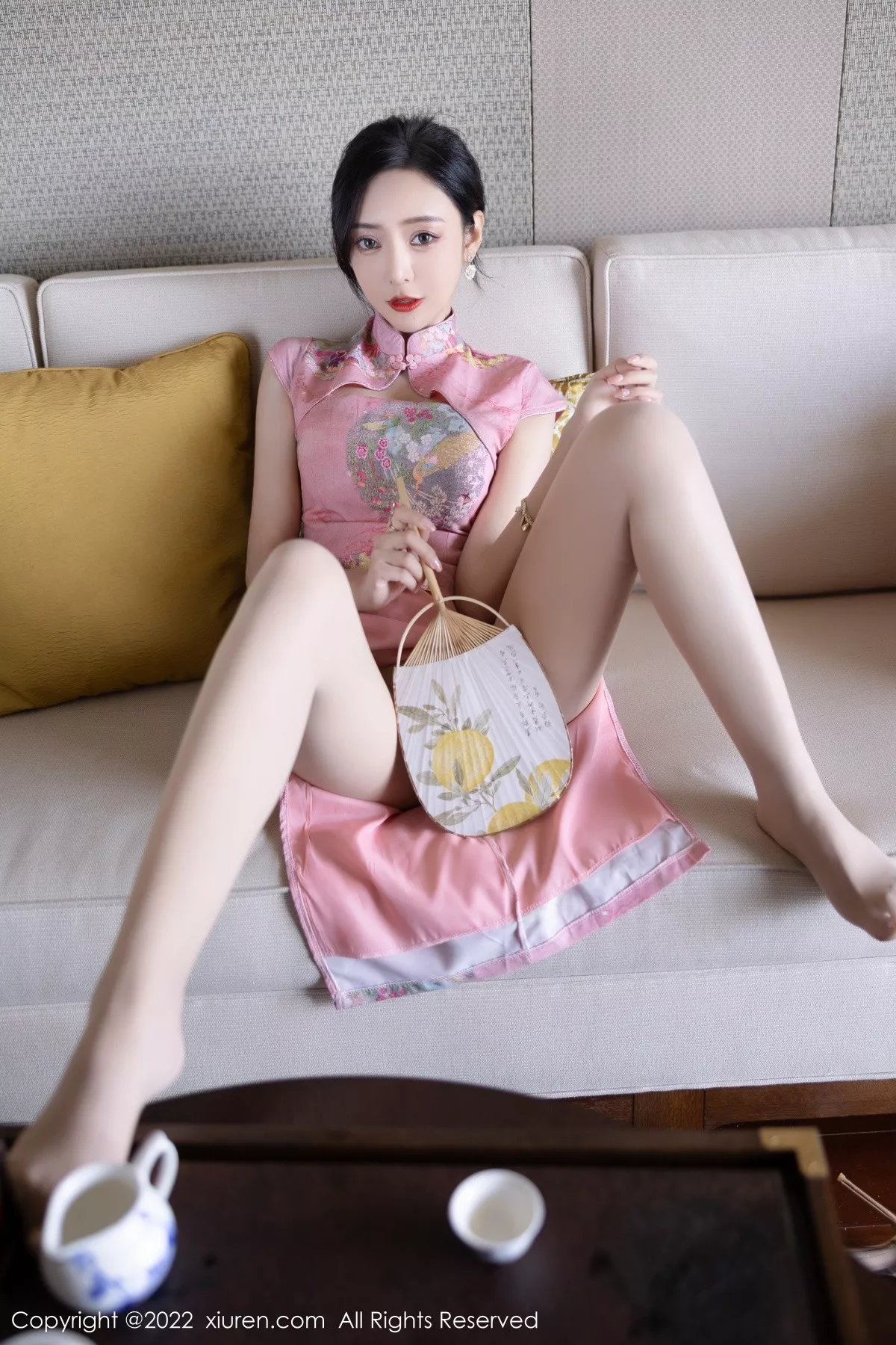 XiuRen第5007期_女神王馨瑶yanni厦门旅拍脱粉红旗袍露性感内衣超薄肉丝诱惑写真85P