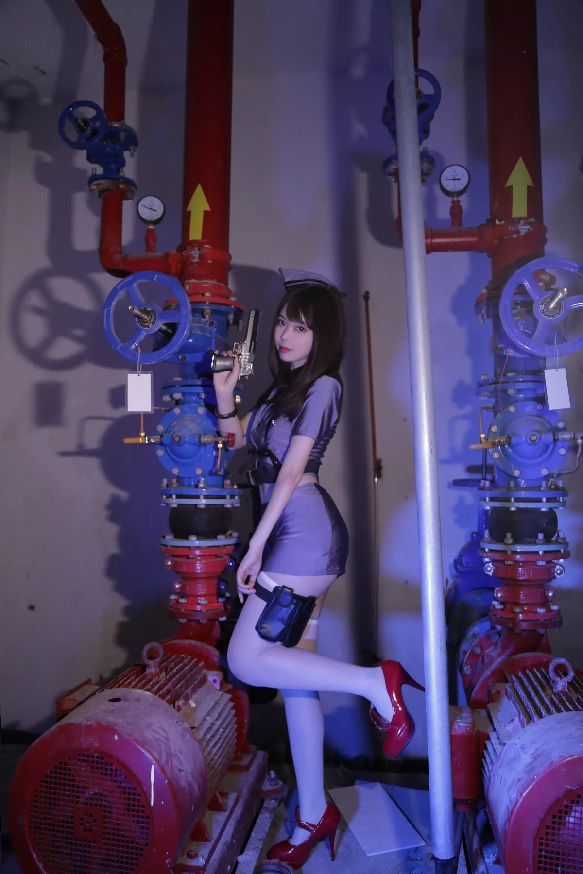 微博妹子Fushii_海堂极探侦道主题户外性感女警制服短裙配白丝袜完美诱惑写真31P