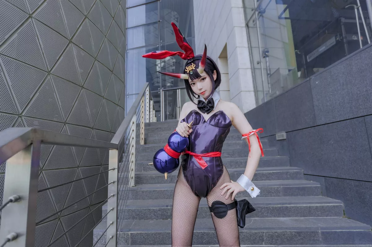 微博妹子Fushii_海堂酒吞兔女郎主题高叉连体衣配黑丝网袜秀完美身材诱惑写真31P