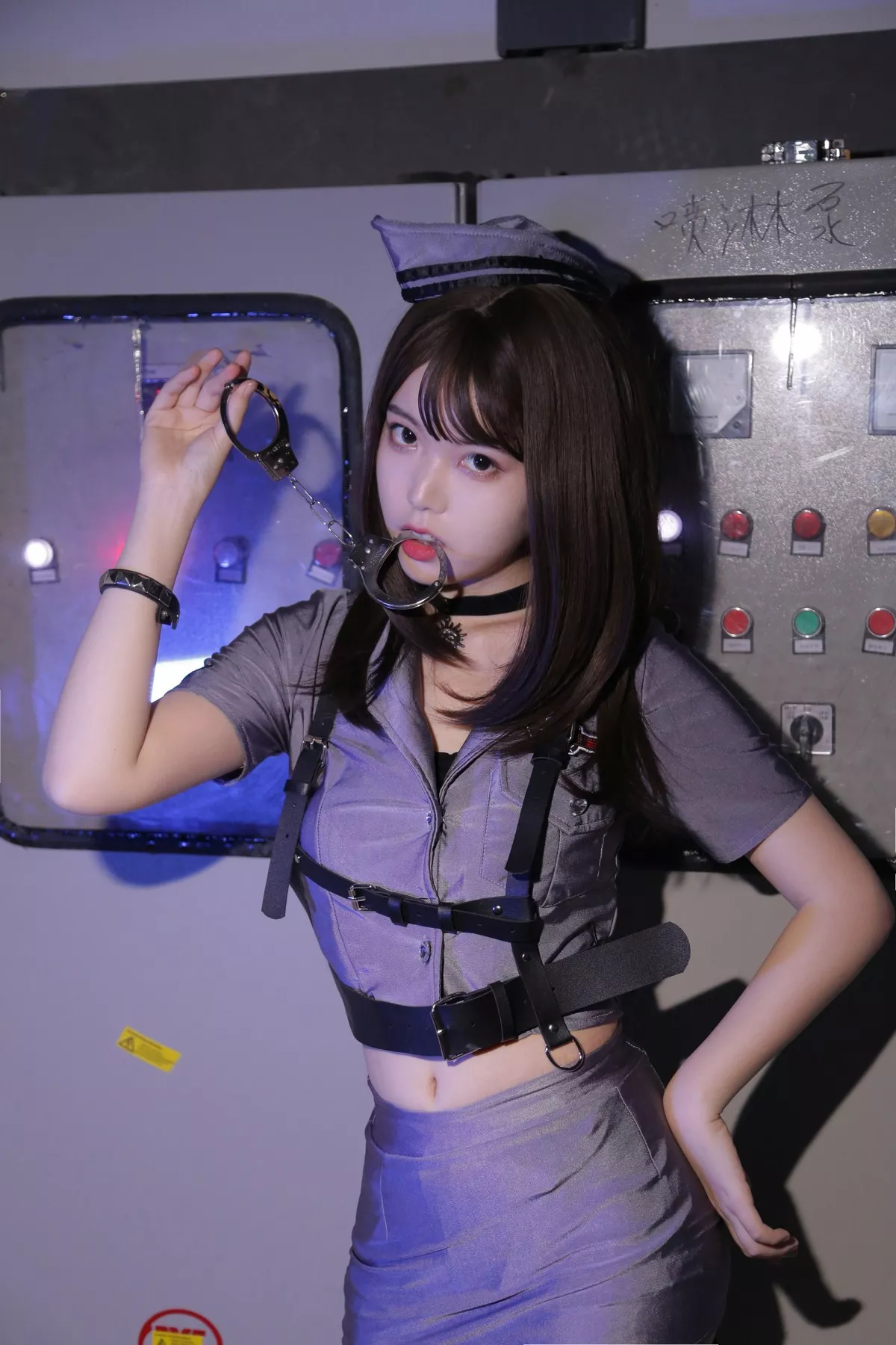 微博妹子Fushii_海堂极探侦道主题户外性感女警制服短裙配白丝袜完美诱惑写真31P