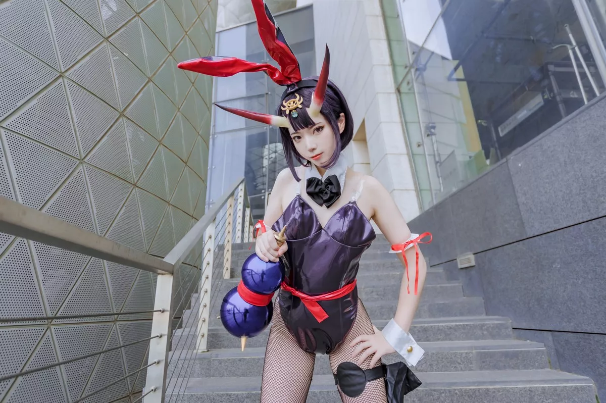 微博妹子Fushii_海堂酒吞兔女郎主题高叉连体衣配黑丝网袜秀完美身材诱惑写真31P