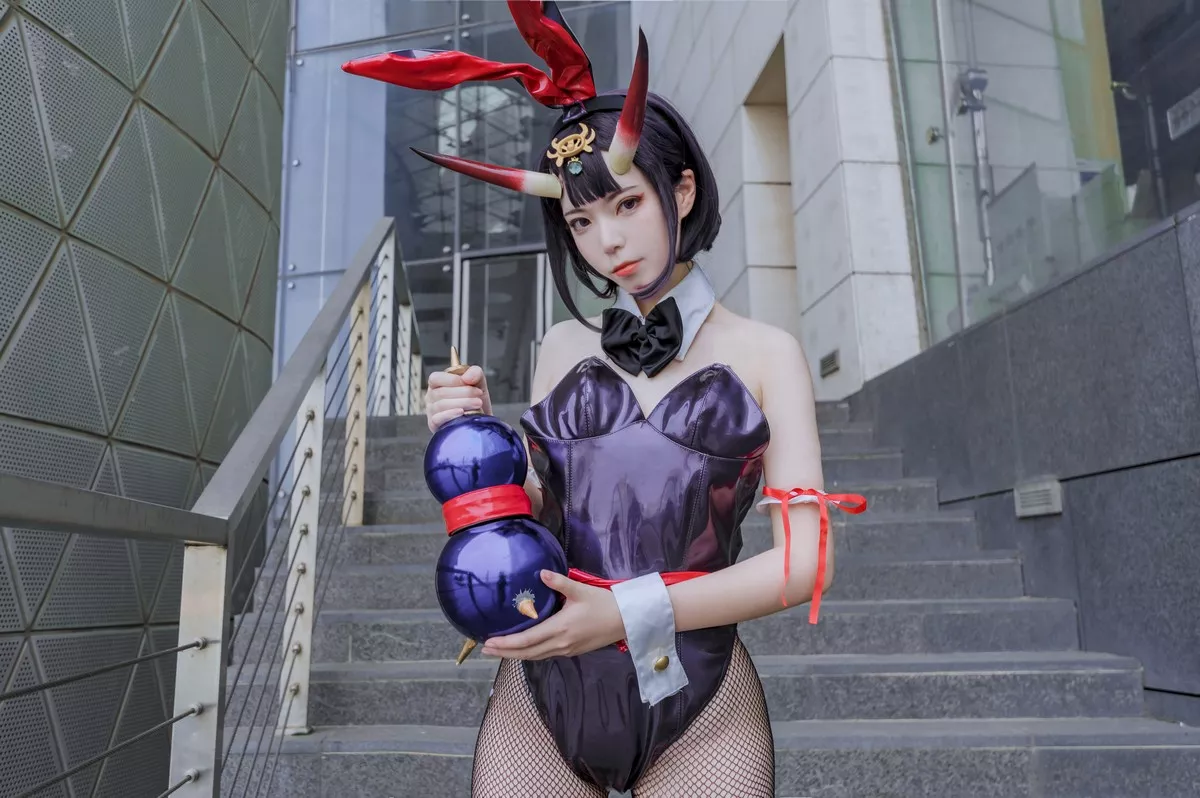 微博妹子Fushii_海堂酒吞兔女郎主题高叉连体衣配黑丝网袜秀完美身材诱惑写真31P