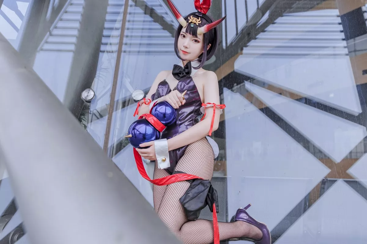 微博妹子Fushii_海堂酒吞兔女郎主题高叉连体衣配黑丝网袜秀完美身材诱惑写真31P