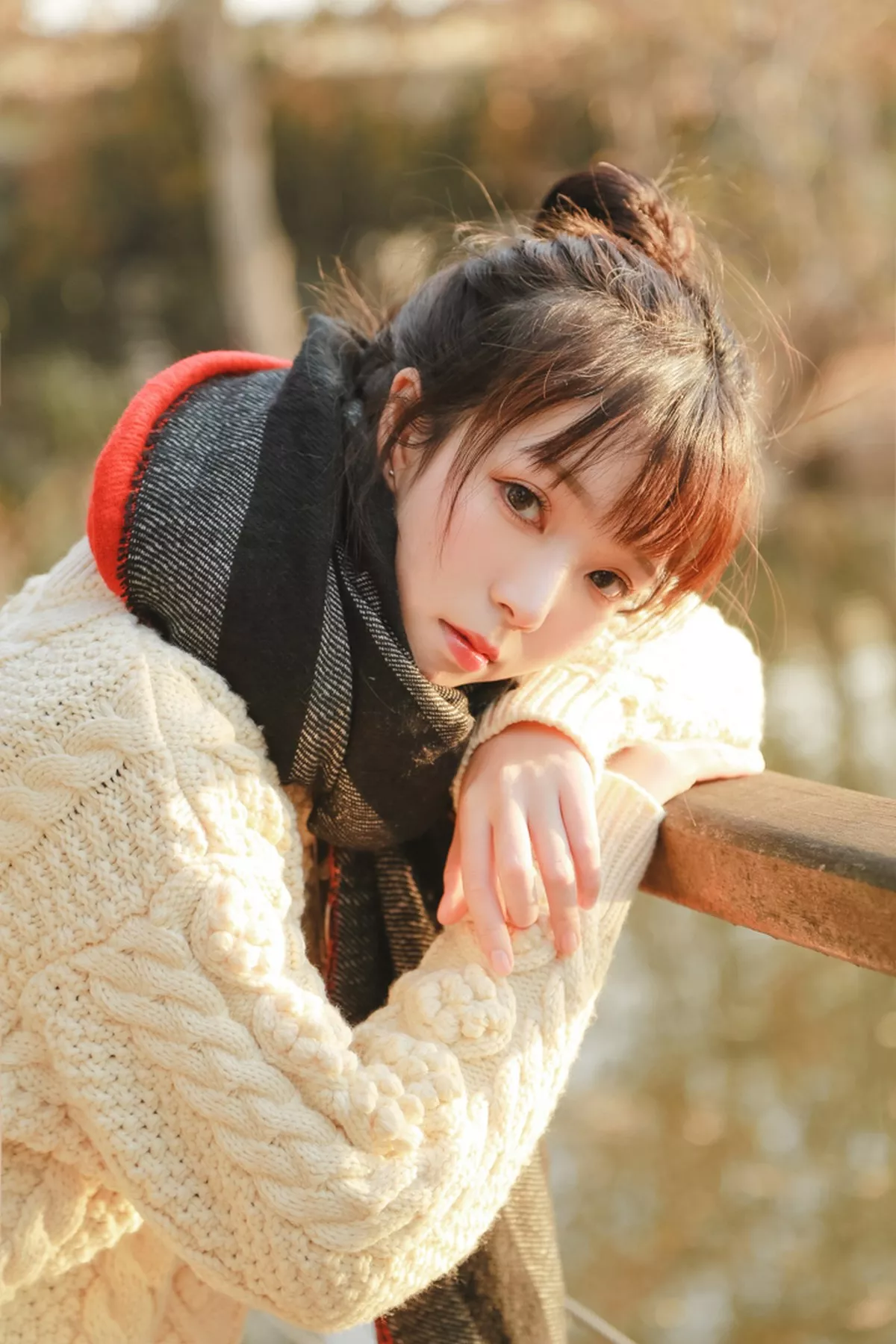 微博妹子Fushii_海堂秋日女友主题户外枫林树下白色毛衣配黑短裙清爽迷人写真31P