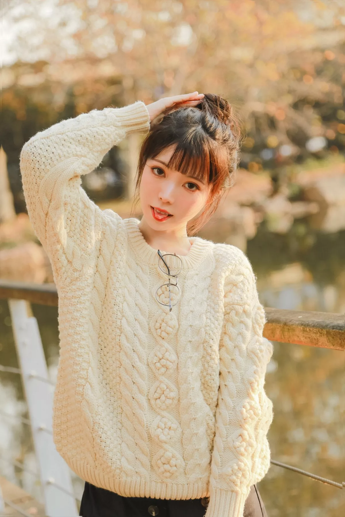 微博妹子Fushii_海堂秋日女友主题户外枫林树下白色毛衣配黑短裙清爽迷人写真31P