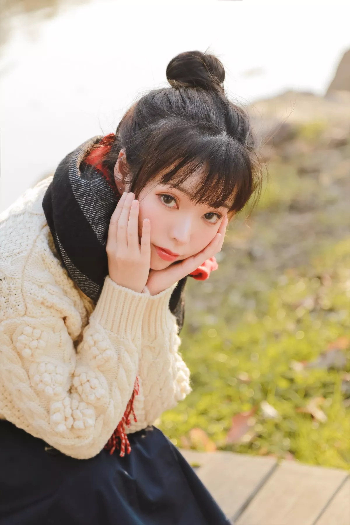 微博妹子Fushii_海堂秋日女友主题户外枫林树下白色毛衣配黑短裙清爽迷人写真31P