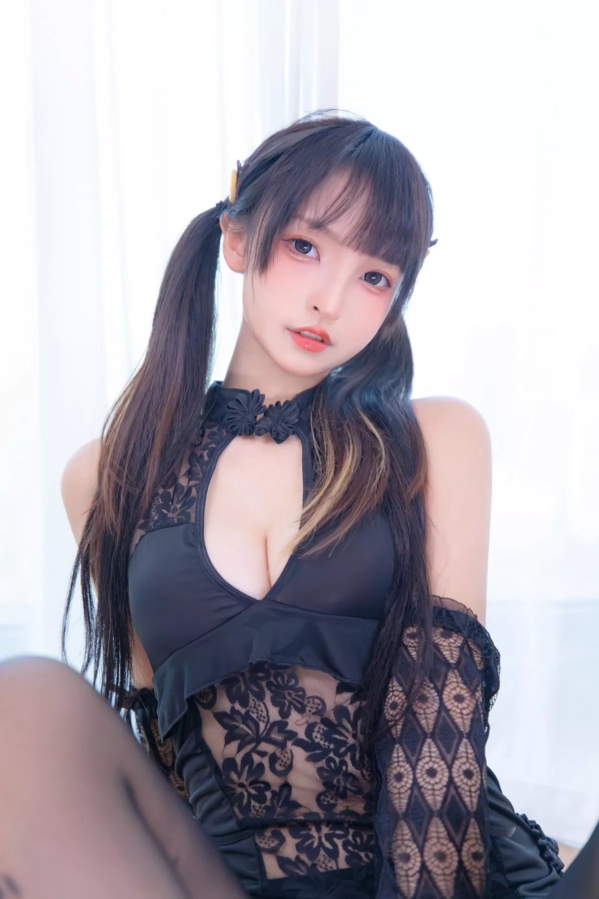 萝莉美女神楽坂真冬恋爱魔咒主题私房黑色缕空服饰配黑丝裤袜迷人诱惑写真75P