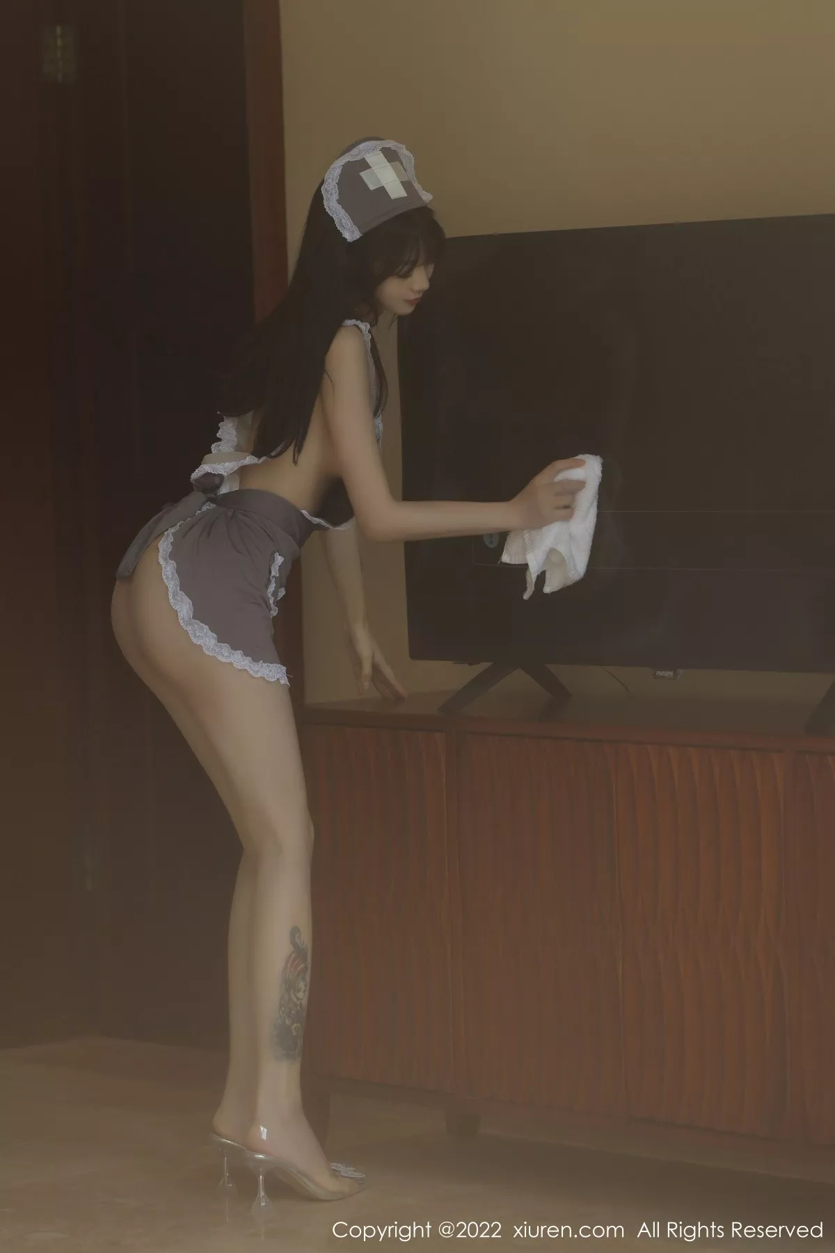 XiuRen第4924期_模特佘贝拉bella海南岛旅拍私房脱灰色女仆装秀完美身材诱惑写真76P