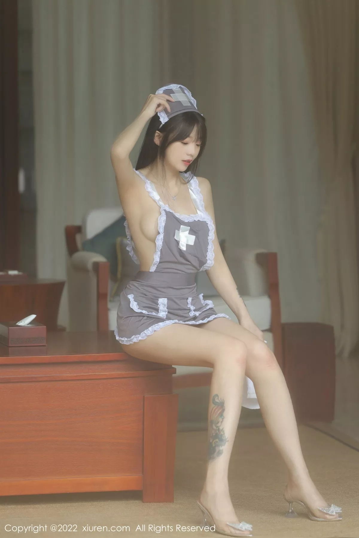 XiuRen第4924期_模特佘贝拉bella海南岛旅拍私房脱灰色女仆装秀完美身材诱惑写真76P