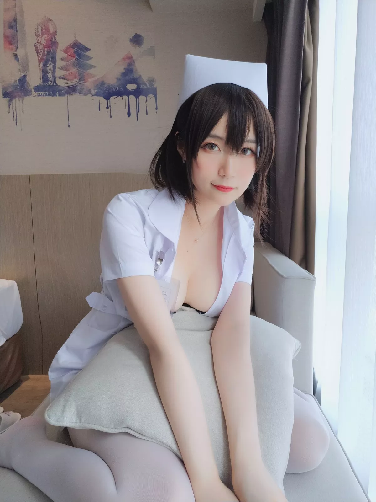 Coser小姐姐白银81短发小护士主题私房性感黑色内衣配白丝裤袜迷人诱惑写真37P