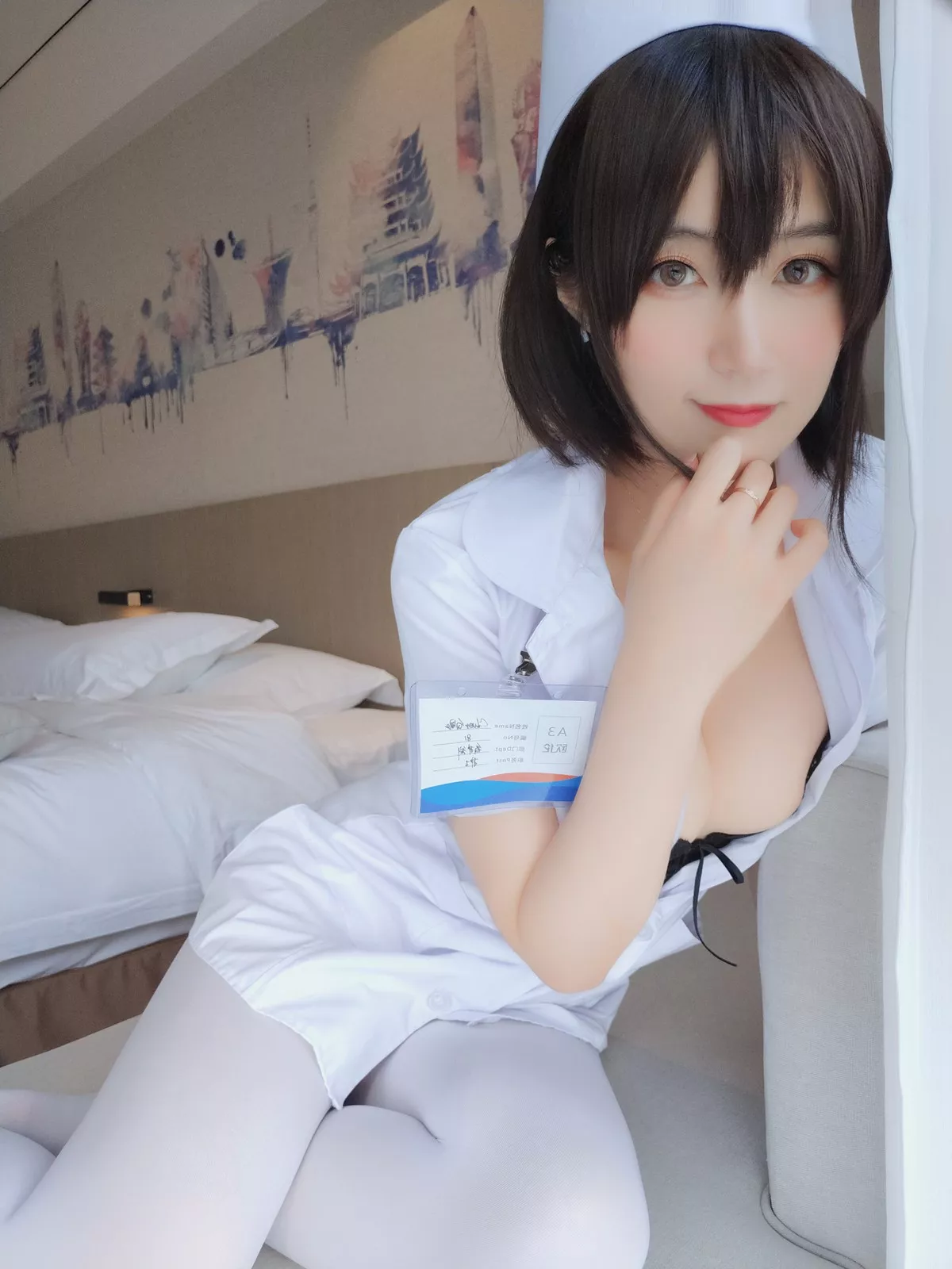 Coser小姐姐白银81短发小护士主题私房性感黑色内衣配白丝裤袜迷人诱惑写真37P
