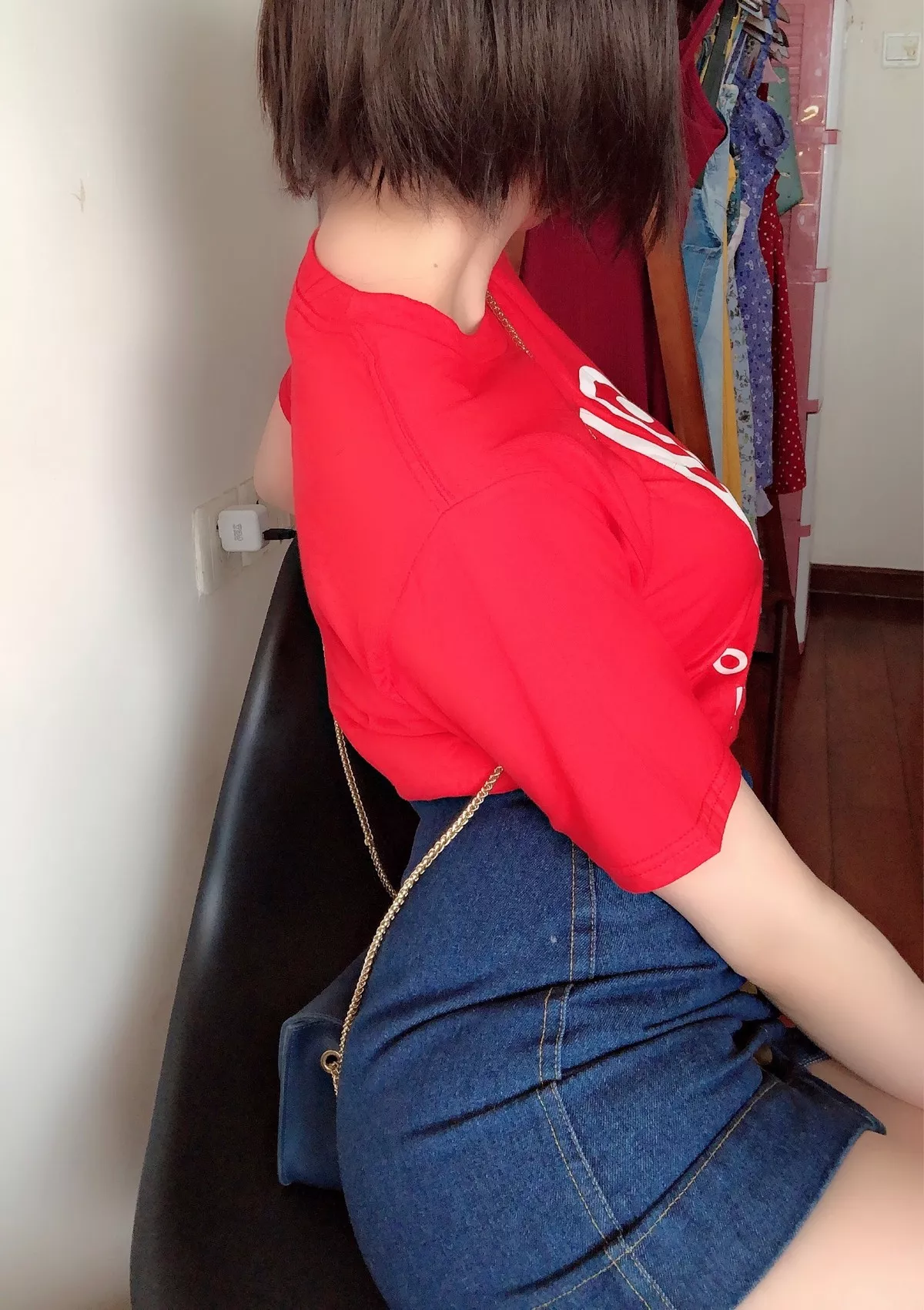 Coser美女鹿野希火红诱惑主题私房半脱上衣露性感蕾丝内衣秀丰满身材诱惑写真181P