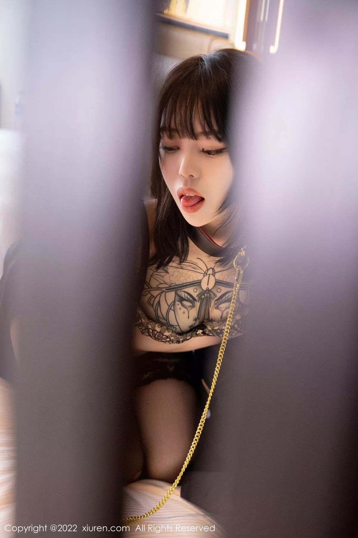 XiuRen第4927期_模特奶瓶私房脱黑色皮裙露性感蕾丝内衣配蕾丝袜撩人诱惑写真81P