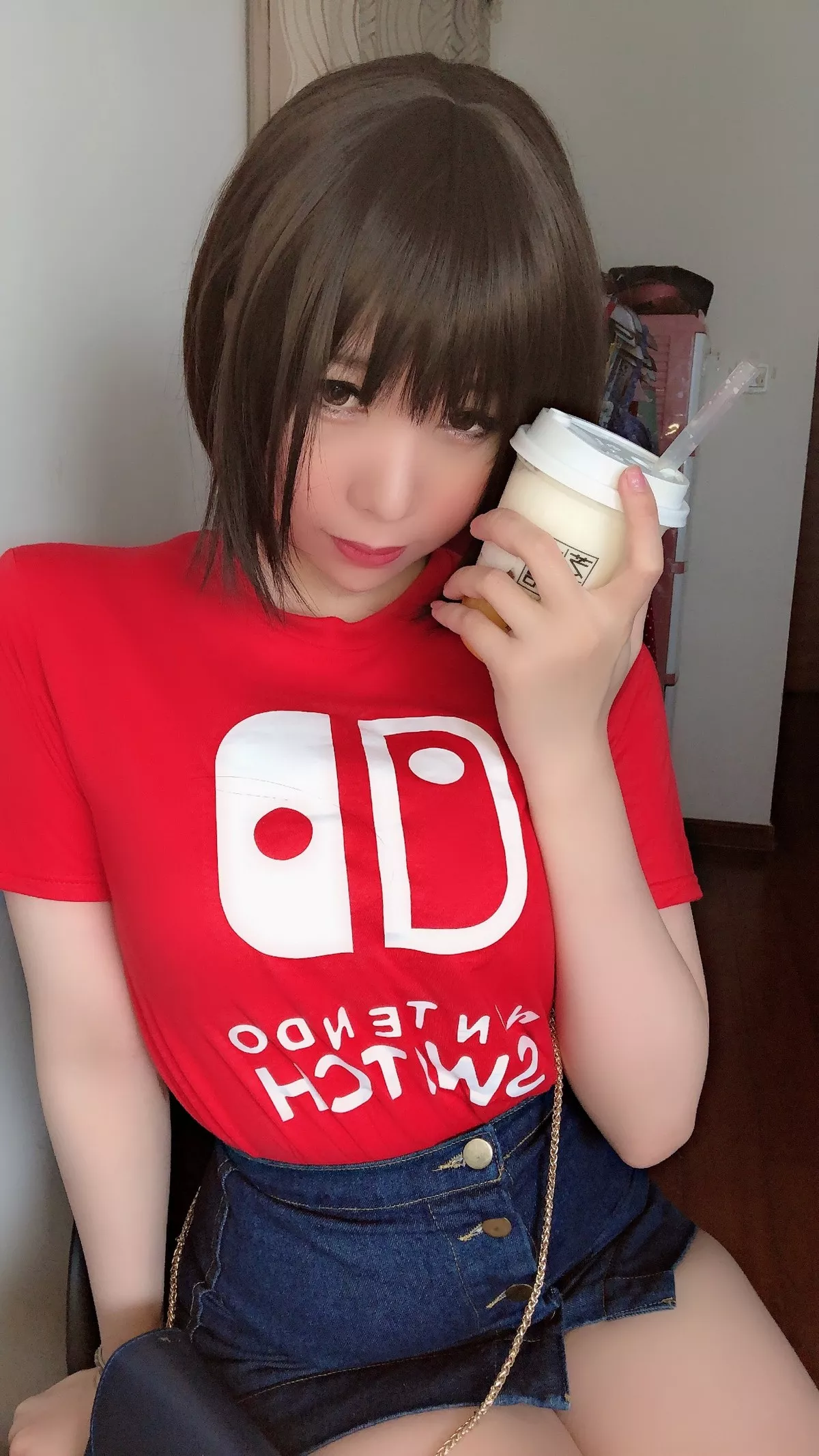 Coser美女鹿野希火红诱惑主题私房半脱上衣露性感蕾丝内衣秀丰满身材诱惑写真181P