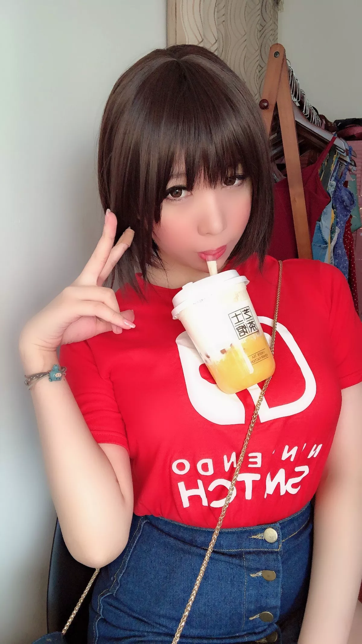 Coser美女鹿野希火红诱惑主题私房半脱上衣露性感蕾丝内衣秀丰满身材诱惑写真181P