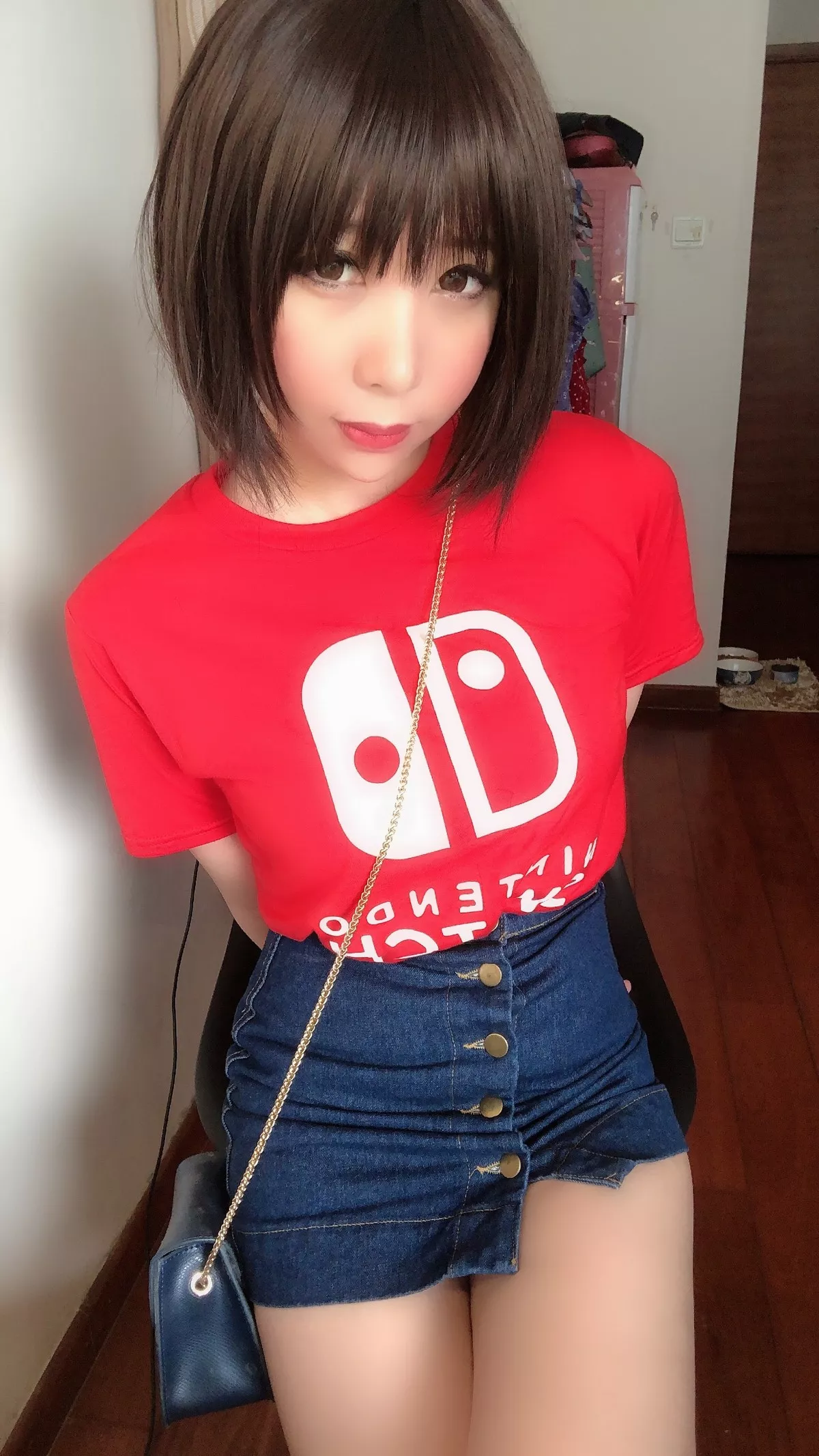 Coser美女鹿野希火红诱惑主题私房半脱上衣露性感蕾丝内衣秀丰满身材诱惑写真181P