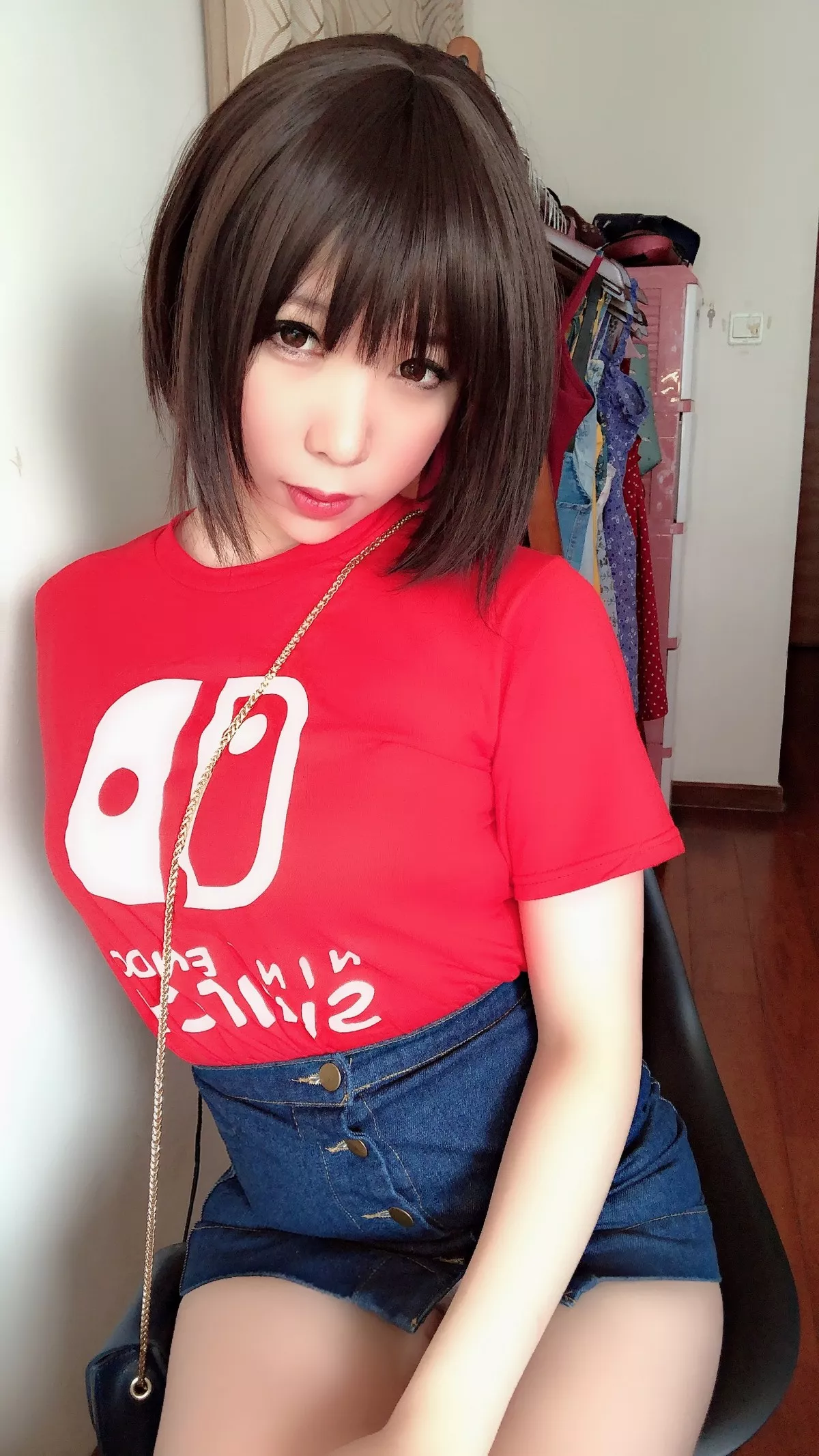 Coser美女鹿野希火红诱惑主题私房半脱上衣露性感蕾丝内衣秀丰满身材诱惑写真181P
