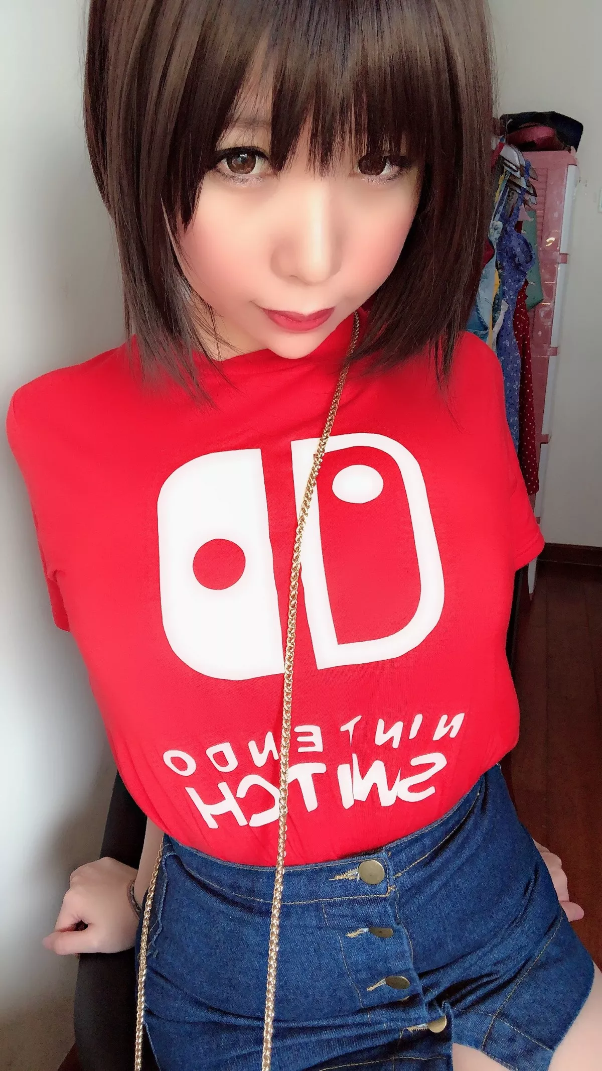Coser美女鹿野希火红诱惑主题私房半脱上衣露性感蕾丝内衣秀丰满身材诱惑写真181P
