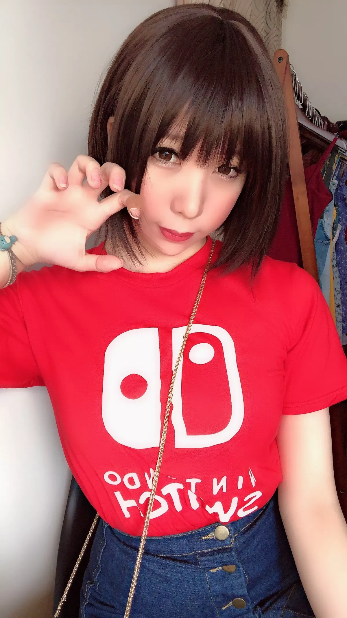 Coser美女鹿野希火红诱惑主题私房半脱上衣露性感蕾丝内衣秀丰满身材诱惑写真181P