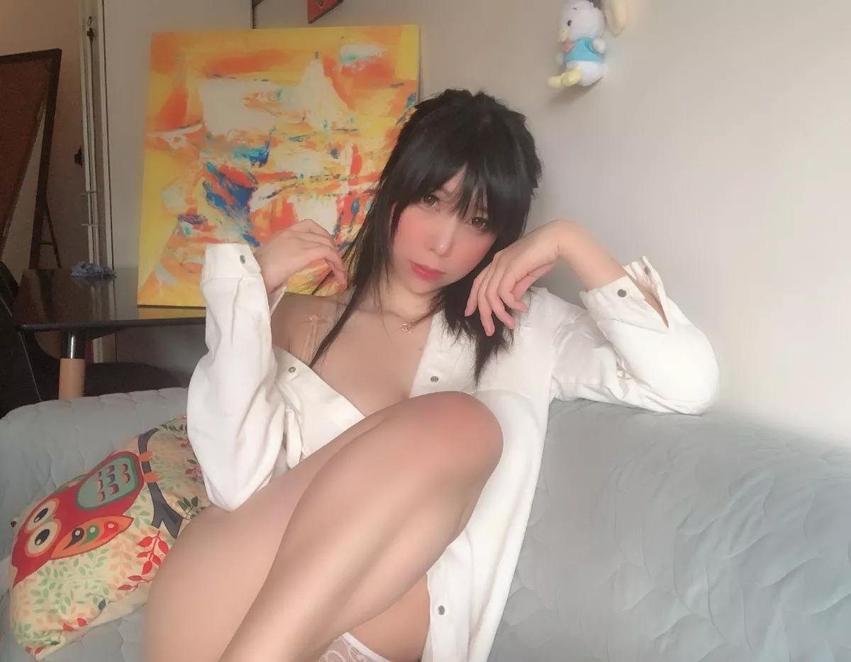 Coser美女鹿野希火红诱惑主题私房半脱上衣露性感蕾丝内衣秀丰满身材诱惑写真181P