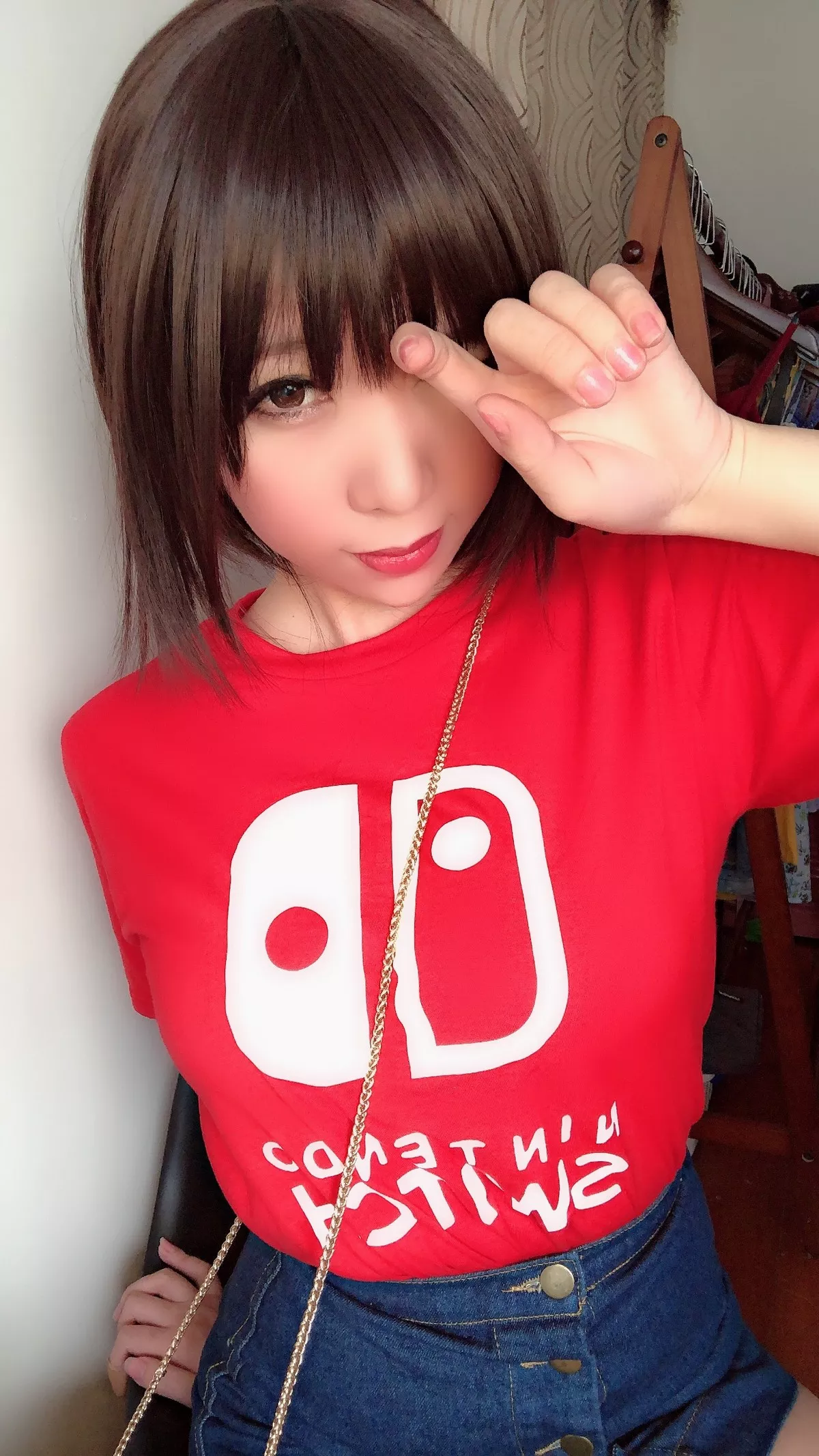Coser美女鹿野希火红诱惑主题私房半脱上衣露性感蕾丝内衣秀丰满身材诱惑写真181P