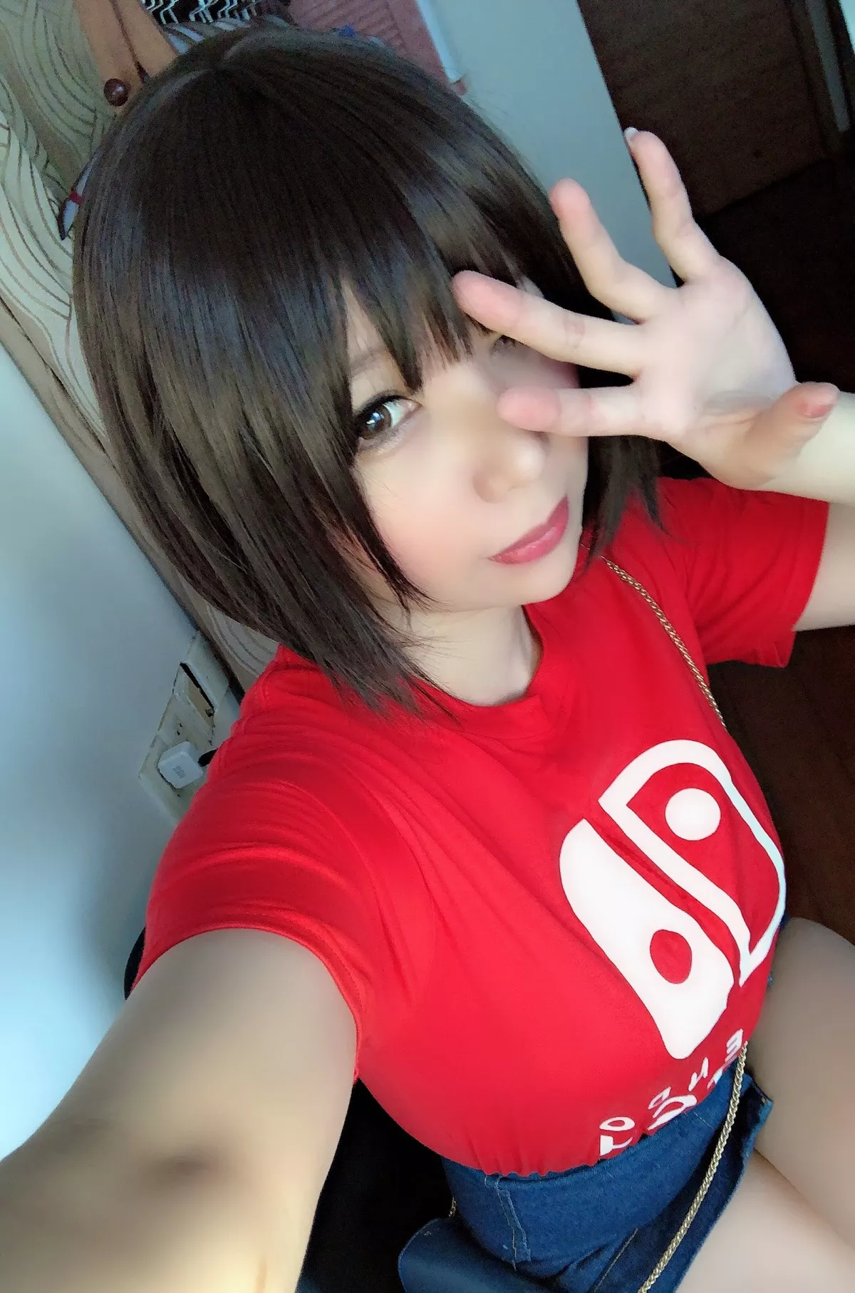 Coser美女鹿野希火红诱惑主题私房半脱上衣露性感蕾丝内衣秀丰满身材诱惑写真181P