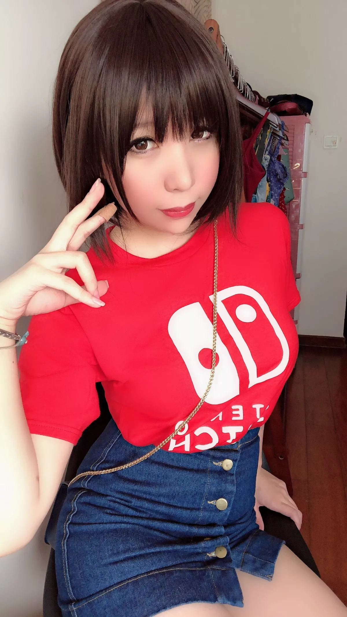 Coser美女鹿野希火红诱惑主题私房半脱上衣露性感蕾丝内衣秀丰满身材诱惑写真181P
