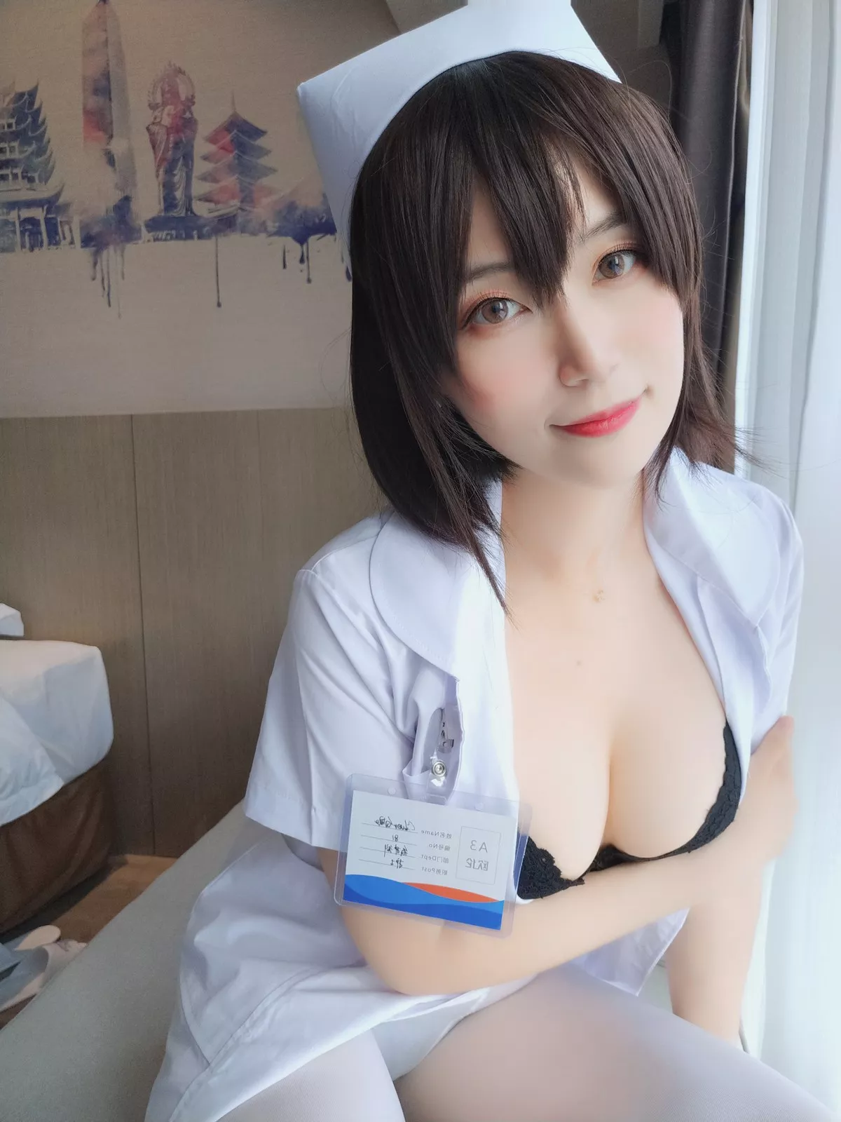 Coser小姐姐白银81短发小护士主题私房性感黑色内衣配白丝裤袜迷人诱惑写真37P