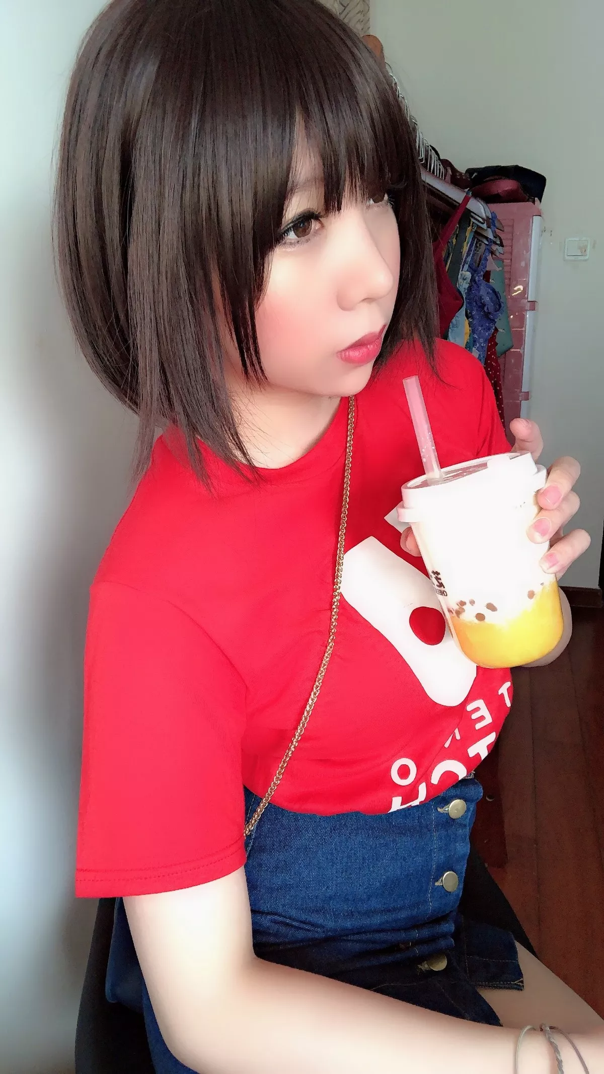 Coser美女鹿野希火红诱惑主题私房半脱上衣露性感蕾丝内衣秀丰满身材诱惑写真181P