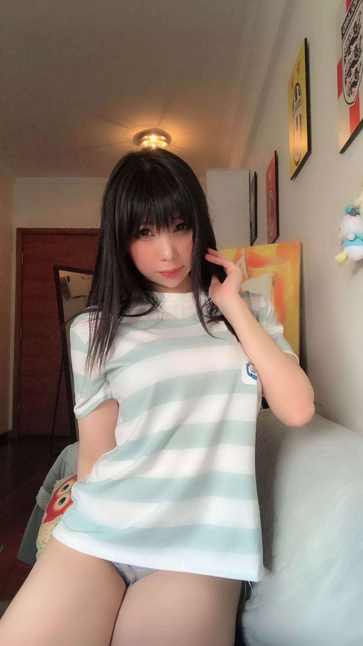 Coser美女鹿野希火红诱惑主题私房半脱上衣露性感蕾丝内衣秀丰满身材诱惑写真181P